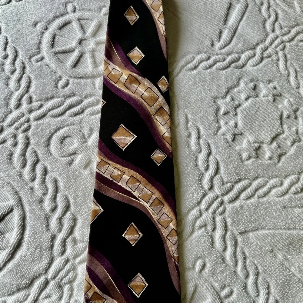 100%‎ Silk Elegant Black and Purple Men's Tie